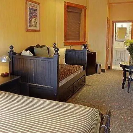 Blue Moon Hotel 4*